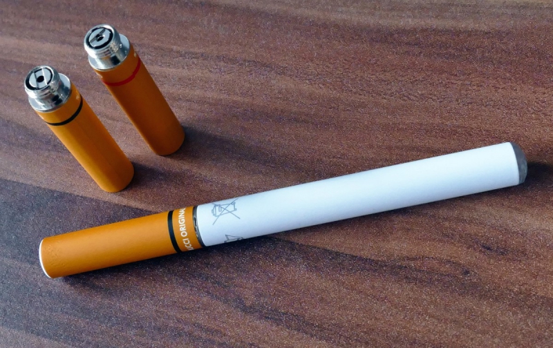 e-cigarette-MOUANS SARTOUX-min_electronic_cigarette_e_cigarette_nicotine_vapor_vaporizer_smoke_tobacco-663282